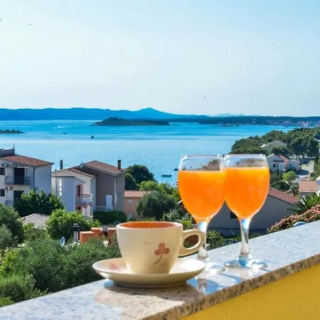 Apartment In With Sea Views, Balcony, Air Conditioning, Wifi 566-2 *