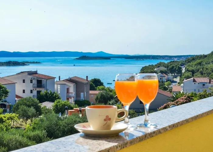 Apartment In With Sea Views, Balcony, Air Conditioning, Wifi 566-2 *