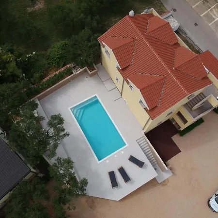 In With Sea Views, Balcony, Air Conditioning, Wifi 566-2 Lägenhet *